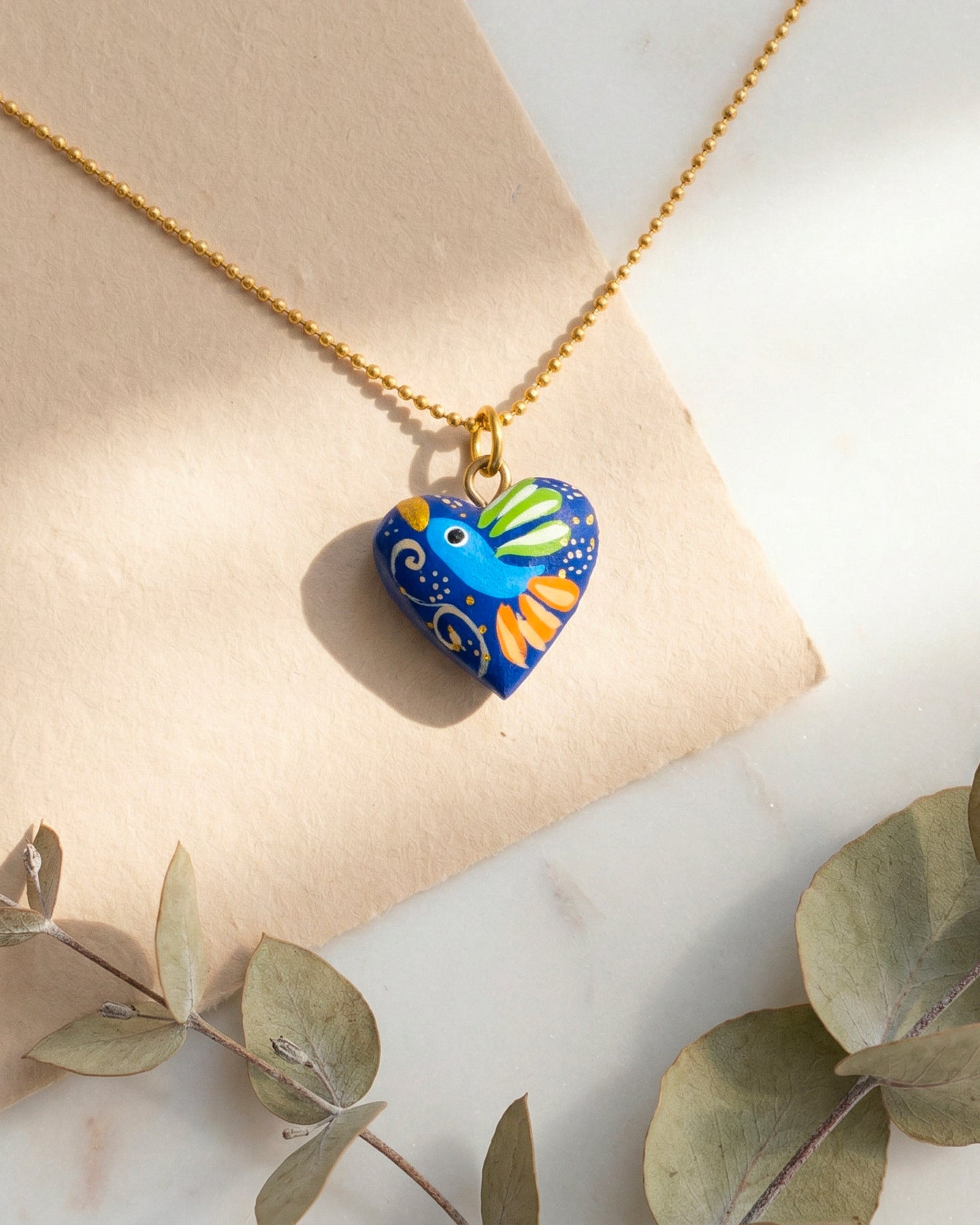 DIJE CORAZON MADERA Y CADENA CHAPA MU UT