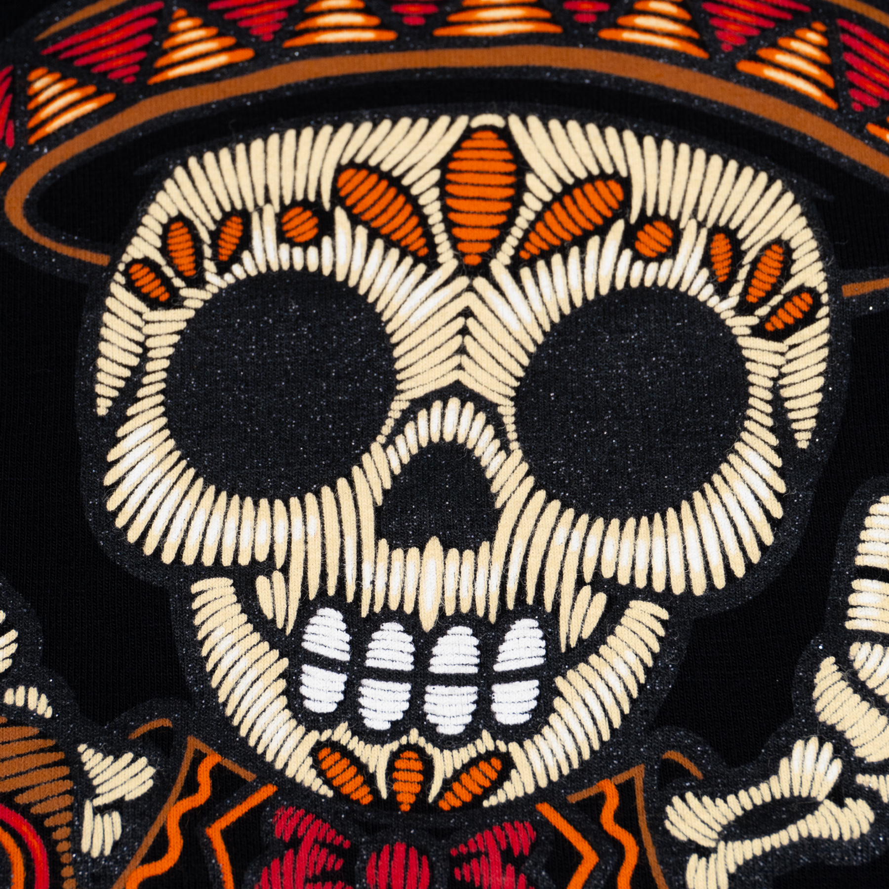 ・Playera estampada con aplicación de tinta shimmer color negro para niño - Modelo EL ROL