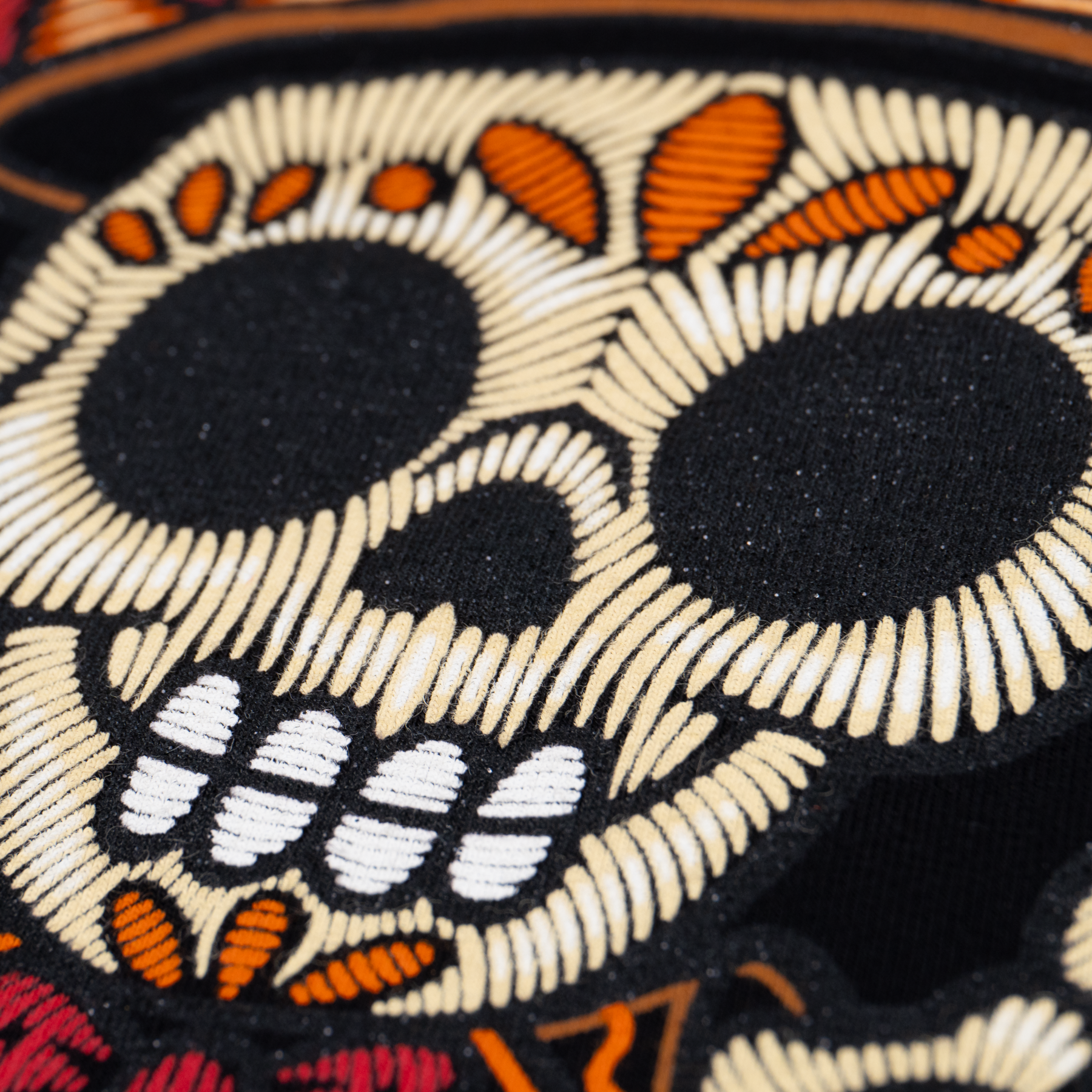 ・Playera estampada con aplicación de tinta shimmer color negro para niño - Modelo EL ROL