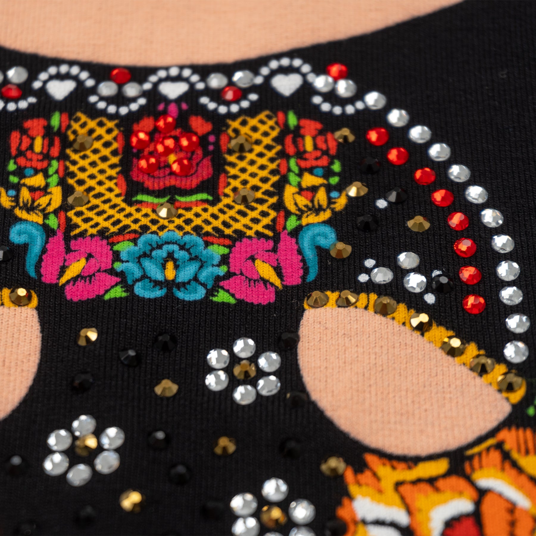 Playera estampada con aplicación de pedrería para mujer - Modelo PETROVSKI