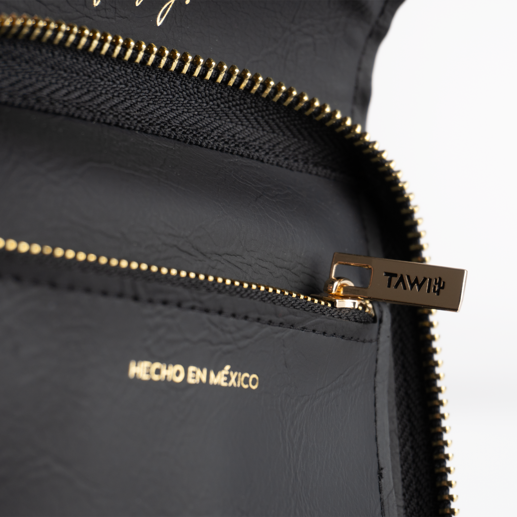 Monedero Modelo Petite - Colección YOLO