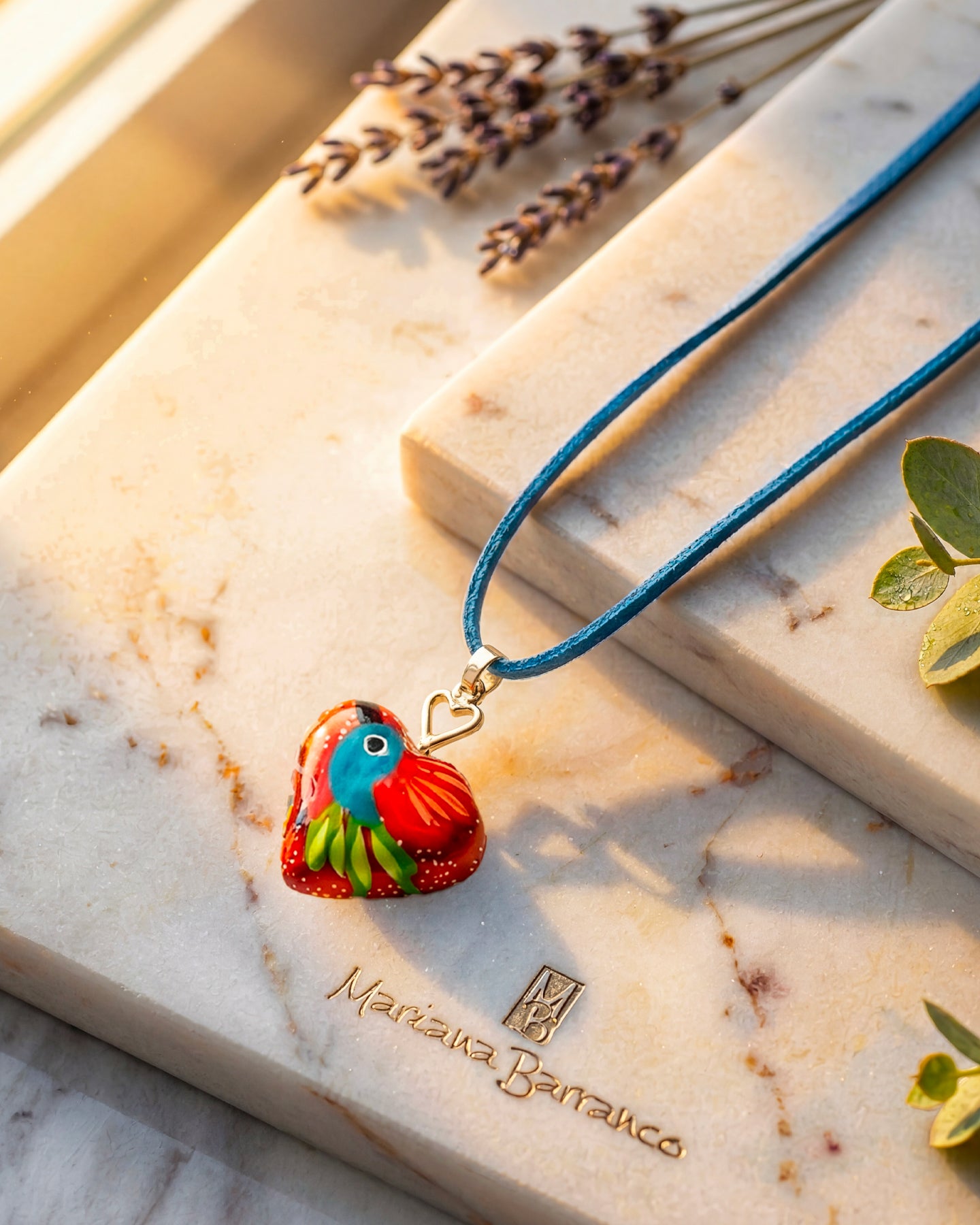 Dije Corazón Madera y Plata Correa Gamuza Azul