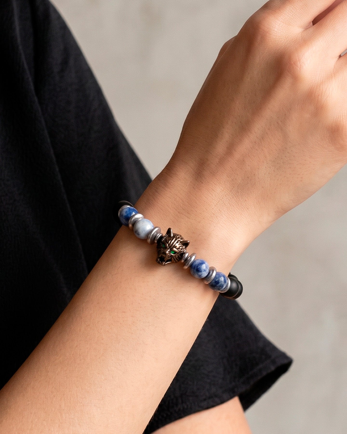 Pulsera Onix Hematita Dije Lobo