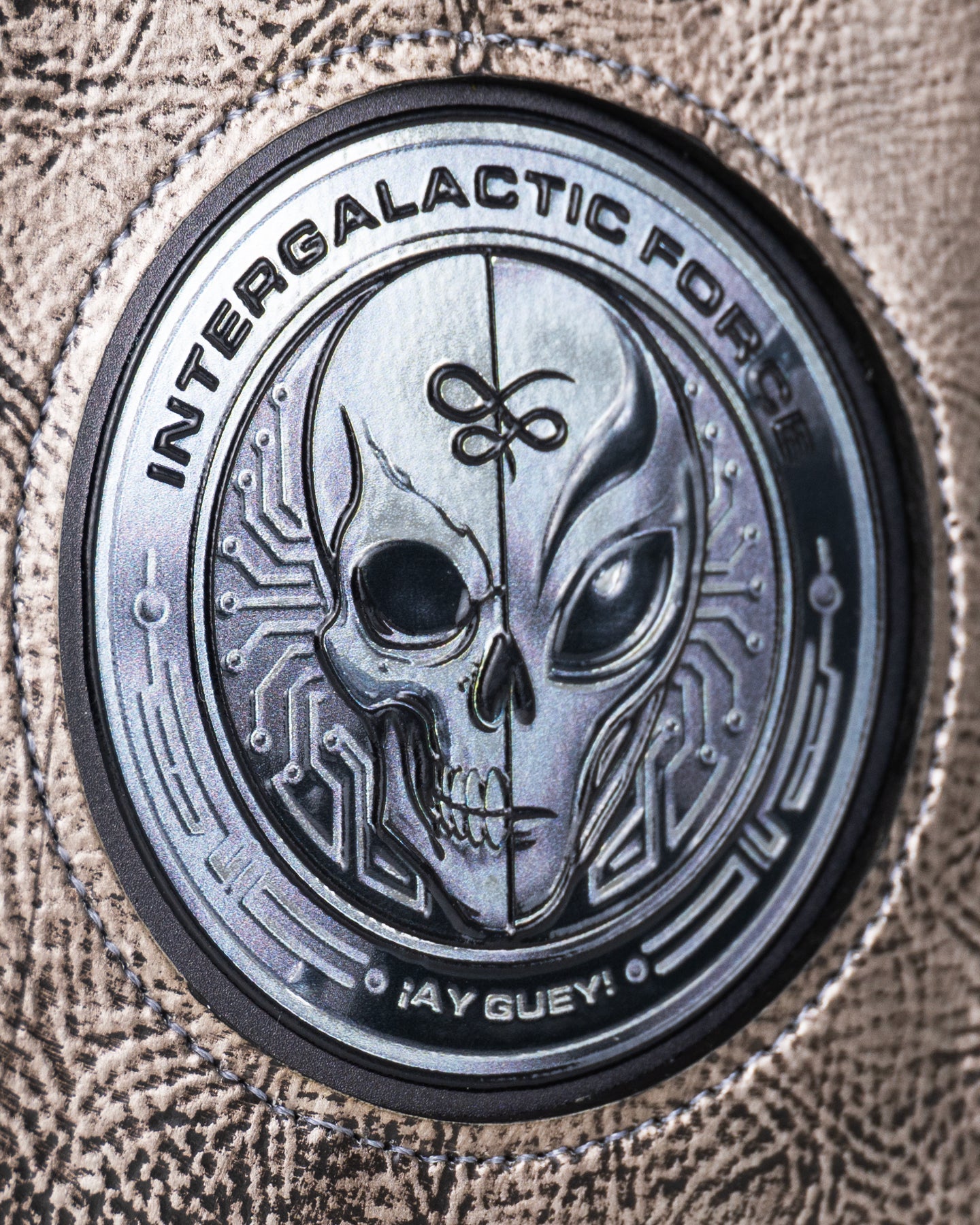 Billetera ULTRA Emblema ALIEN FORCE