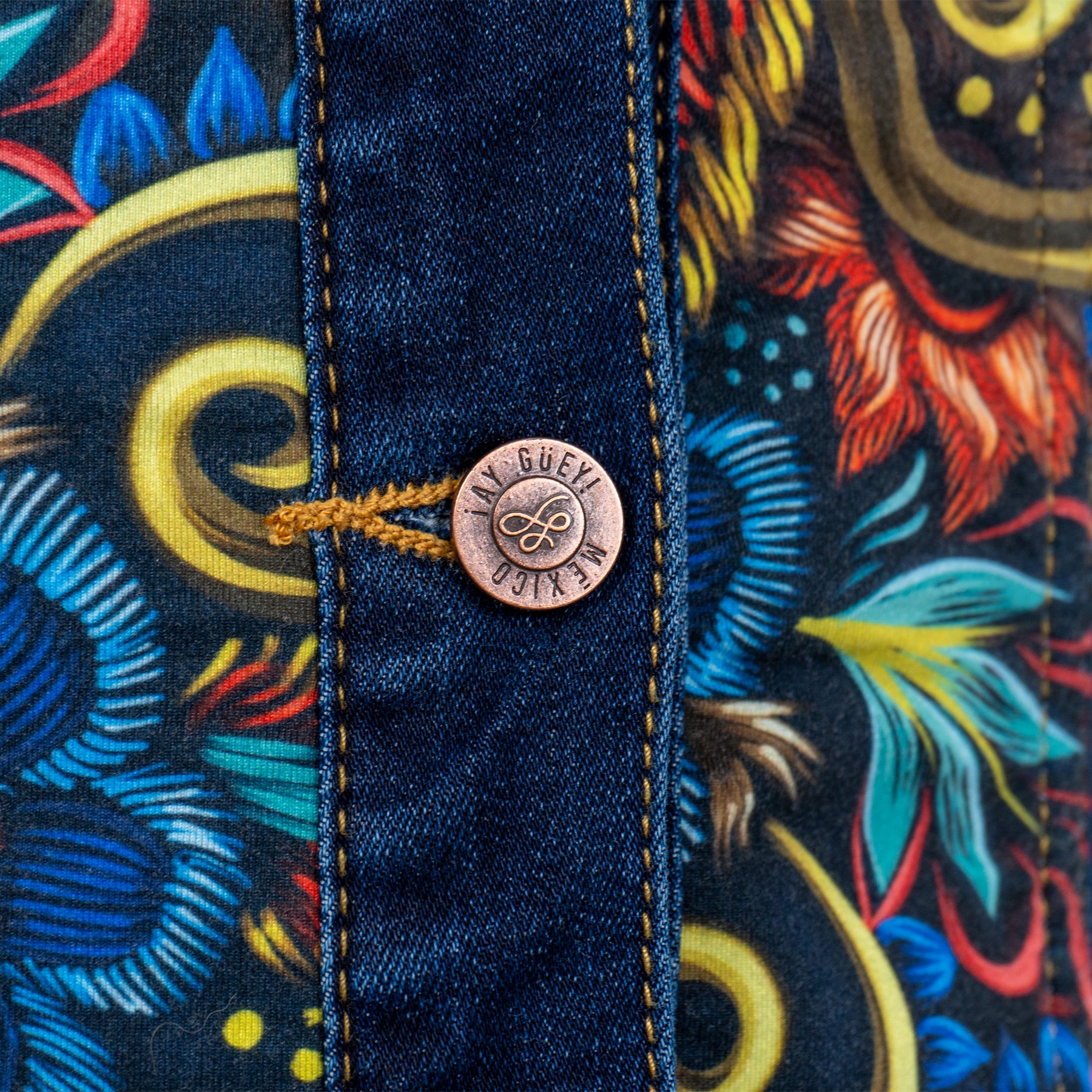 Chamarra de mezclilla con bordados y estampado para mujer Modelo