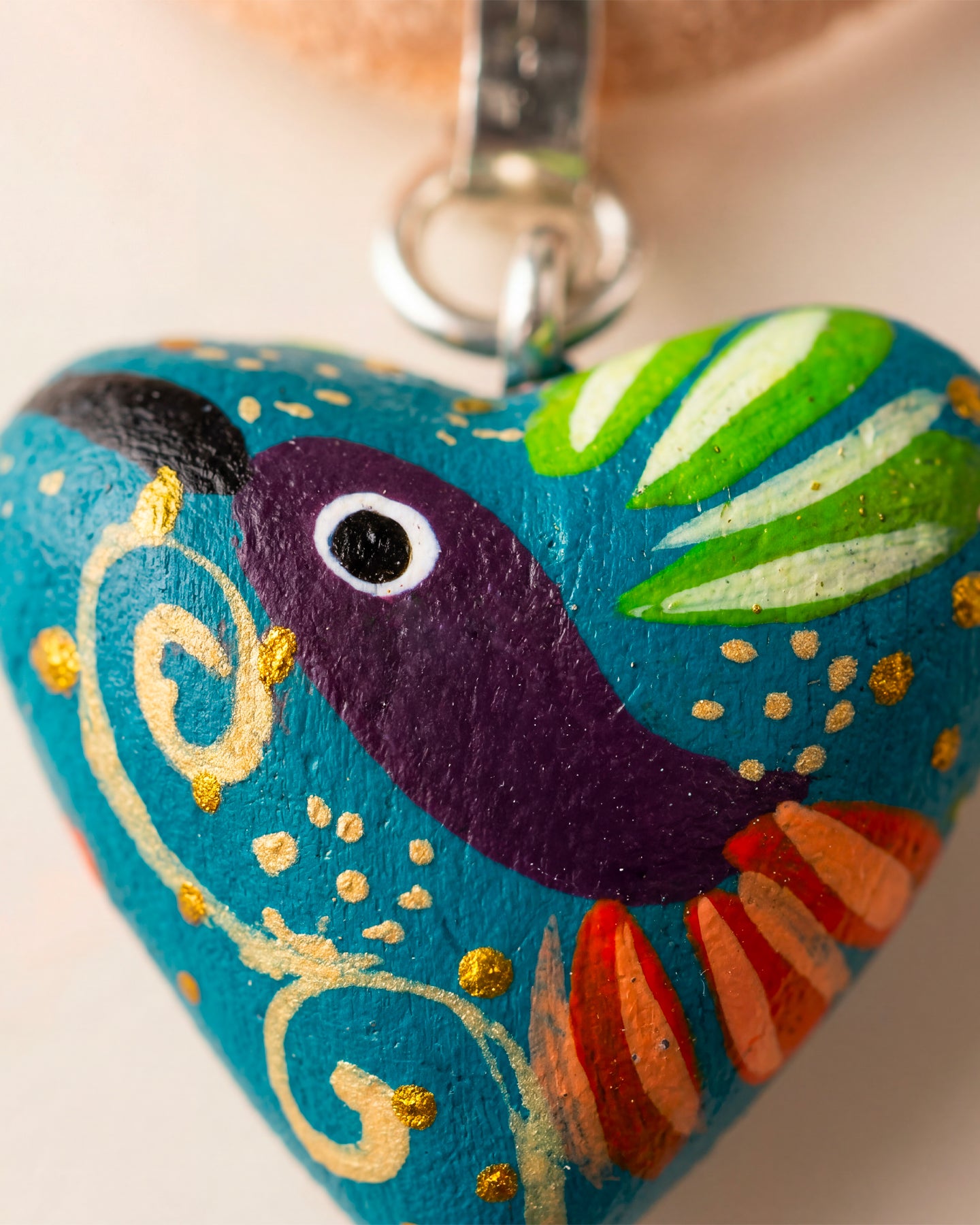 Dije Corazón Madera y Plata Correa Gamuza Naranja