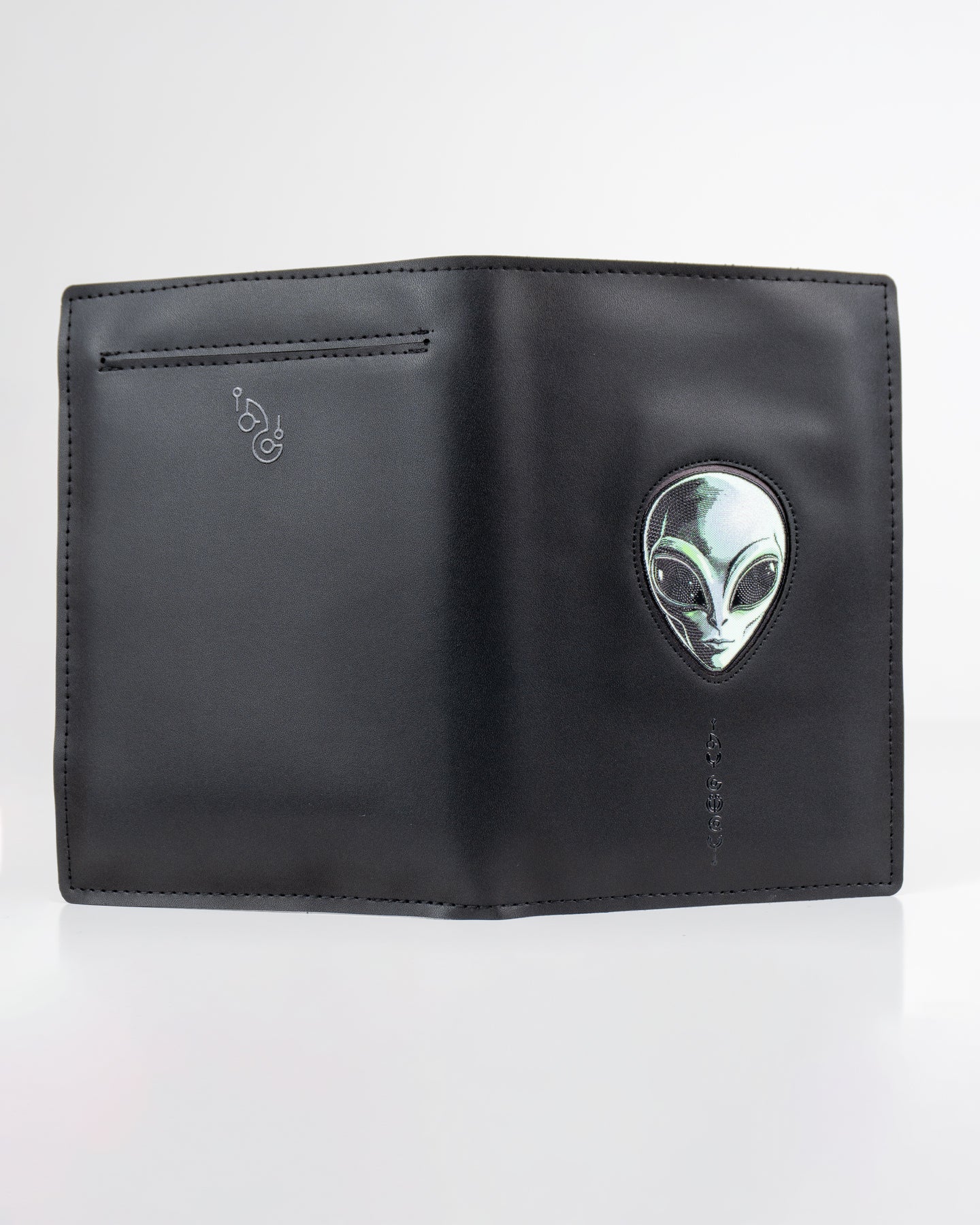 Porta Pasaporte Alien Pixel